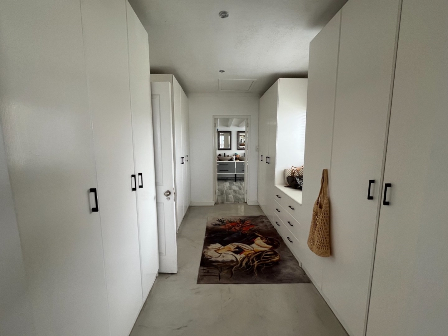 5 Bedroom Property for Sale in Hersham Western Cape
